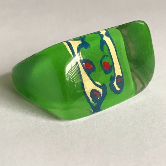 Vintage Lucite Acrylic Ring Size 9 Retro Abstract Hand Painted Green Blue Red - Picture 4 of 11